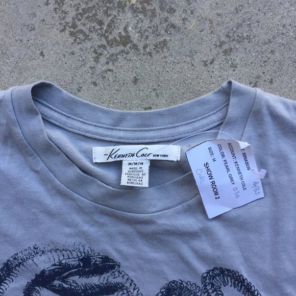Kenneth Cole Snake Graphic Tee NWT - Picture 3 of 4